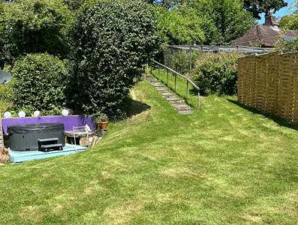 Petersfield House | Experience The Folly: Oceanfront with Hot Tub & Breakfast