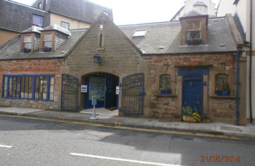 North Berwick House | Relax at The Folly Hotel with Ocean Views & Family Amenities