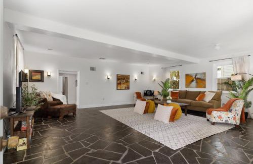 Marlyville - Fontainebleau House | Explore The Fontainebleau Residence: Family-Friendly Retreat