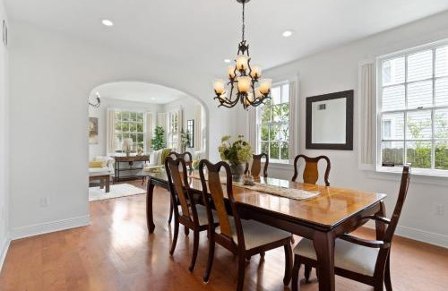 Marlyville - Fontainebleau House | Explore The Fontainebleau Residence: Family-Friendly Retreat