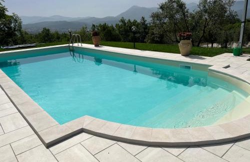 Isernia Bed & Breakfast | Explore The Forest House: Child-Friendly Retreat with Pool
