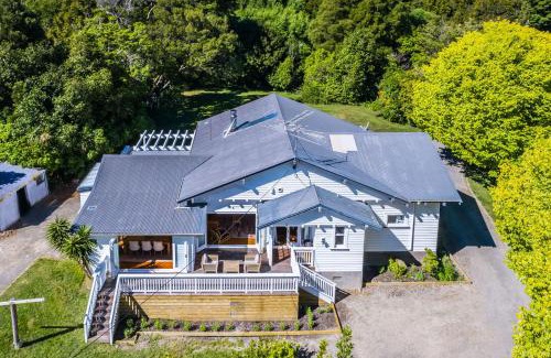 Pirinoa House | Experience The Forest House: Family & Pet-Friendly Retreat
