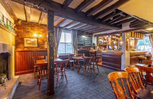 Edwinstowe Hotel | Comfortable Stay at The Forest Lodge with Family-Friendly Amenities