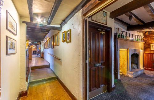 Edwinstowe Hotel | Comfortable Stay at The Forest Lodge with Family-Friendly Amenities