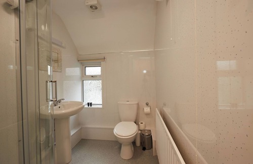 Edwinstowe Hotel | Experience The Forest Lodge: A 4-Star Retreat with Spa & Dining