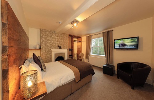 Edwinstowe Hotel | Experience The Forest Lodge: A 4-Star Retreat with Spa & Dining
