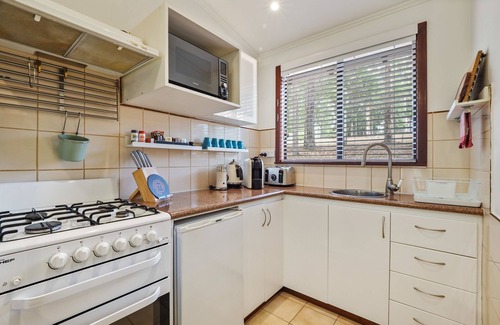 Pemberton Apartment | The Forest Studio King Suite w Kitchen and Forest Hill Views