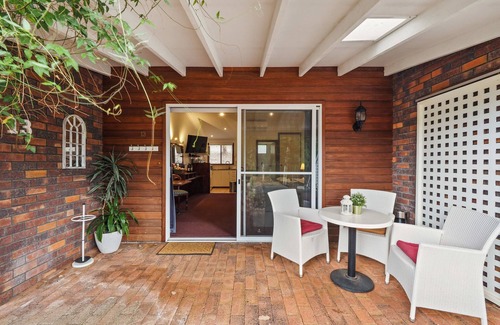 Pemberton Apartment | The Forest Studio King Suite w Kitchen and Forest Hill Views