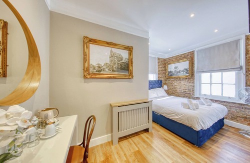 Hampton Wick Hotel | Explore The Foresters Arms: Family-Friendly Retreat
