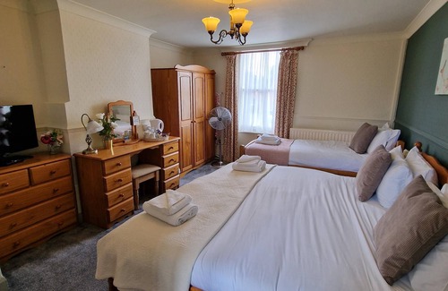 Tarporley Bed & Breakfast | Welcoming Stay at The Foresters Arms with Family-Friendly Perks