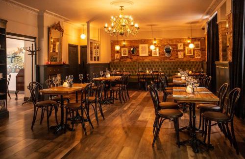 Hampton Wick Hotel | Pet Friendly Getaway at The Foresters Arms - Rated 7.9/10