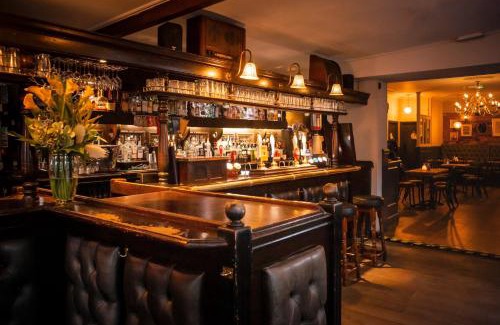 Hampton Wick Hotel | Pet Friendly Getaway at The Foresters Arms - Rated 7.9/10