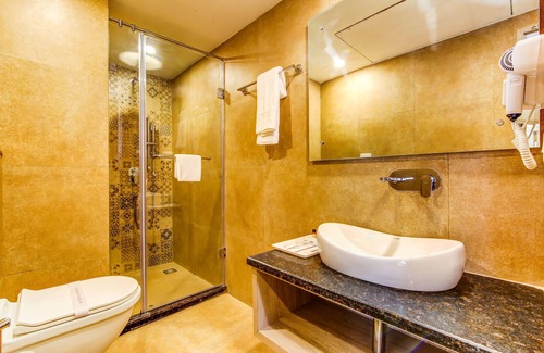 Unchagaon Hotel | Experience The Fort Unchagaon: 4-Star Getaway with Pool