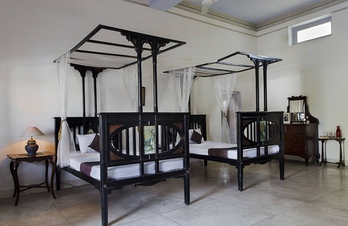 Unchagaon Hotel | Experience The Fort Unchagaon: 4-Star Getaway with Pool