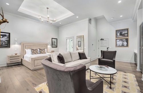 Cullman Hotel | Discover The Founders Suite: Near I65 with Great Amenities