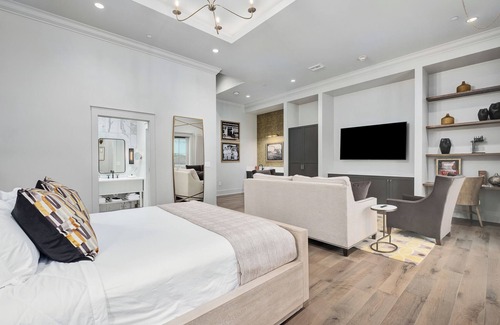 Cullman Hotel | Discover The Founders Suite: Near I65 with Great Amenities
