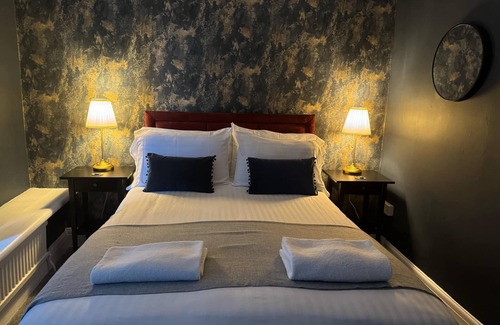 Okehampton Hotel | Budget-Friendly Stay at The Fountain Inn with Breakfast