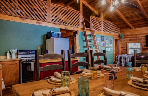 High Rolls Mountain Park Cabin | Discover The Four Seasons: Relaxing Getaway with Hot Tub