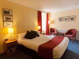 St Fillans Hotel | Inviting Four Seasons Hotel: Pet-Friendly with Ocean Views