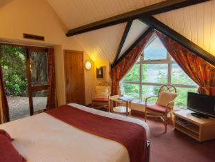 St Fillans Hotel | Inviting Four Seasons Hotel: Pet-Friendly with Ocean Views