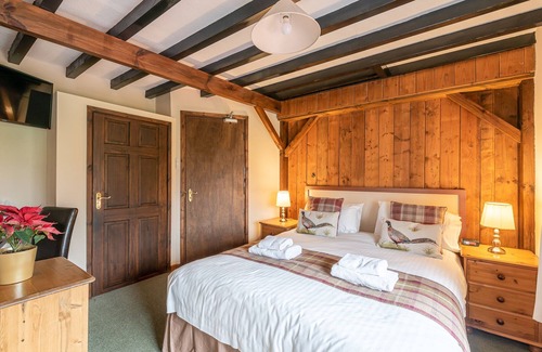Ainthorpe Hotel | Exceptional Stay at The Fox and Hounds with Great Amenities