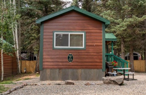 Bayfield House | Guest Rated 10/10: Fox Den Cabin #14 at Blue Spruce Park