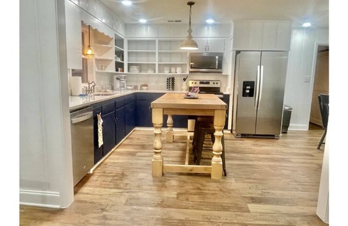 Dickel House | Modern Retreat: The Fox Den Near Downtown Bell Buckle