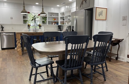 Dickel House | Modern Retreat: The Fox Den Near Downtown Bell Buckle