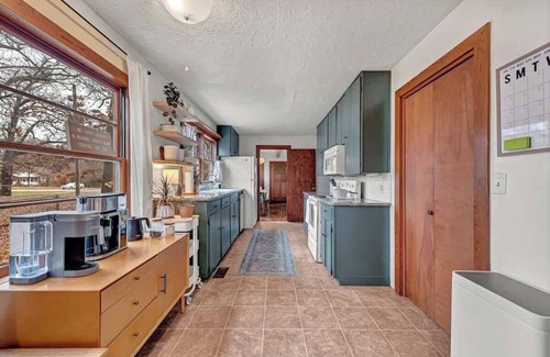 Siloam Springs House | The Fox Den Summary: