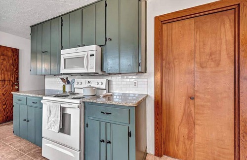 Siloam Springs House | The Fox Den Summary: