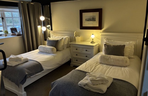 Charlton Bed & Breakfast | THE FOX GOES FREE