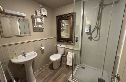 Charlton Bed & Breakfast | THE FOX GOES FREE