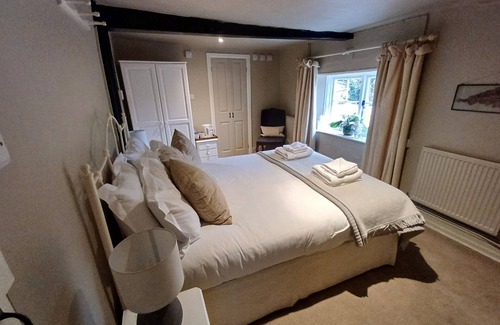 Charlton Bed & Breakfast | THE FOX GOES FREE