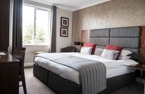 Hanger Hill Hotel | Experience Comfort at The Fox & Goose Hotel - Rated 9/10