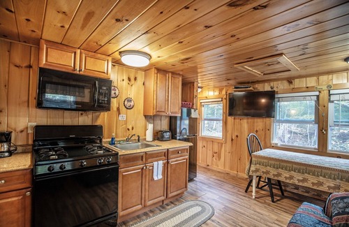 Lincoln Cabin | Discover Fox Hollow: A Family-Friendly Lake Retreat