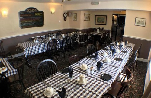 Leyburn Hotel | Cozy Stay at The Fox & Hounds Inn - Pet Friendly Comfort