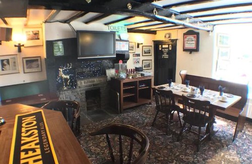 Leyburn Hotel | Cozy Stay at The Fox & Hounds Inn - Pet Friendly Comfort