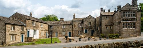 Hollow Meadows Hotel | Experience Comfort at The Fox House by Innkeeper's Collection