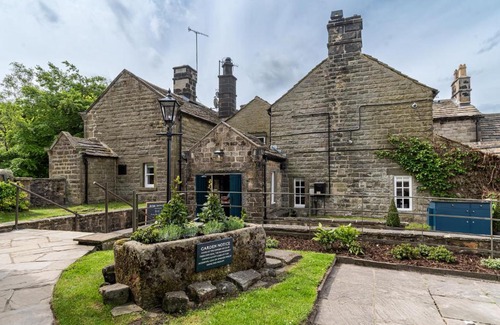 Hollow Meadows Hotel | Experience Comfort at The Fox House by Innkeeper's Collection