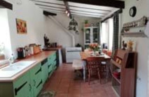 Ronsenac Cottage | Fox House Retreat: Accessible Haven with Pool & Spa