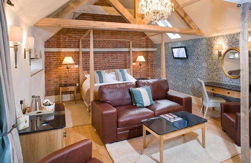 Bury St Edmunds Hotel | Discover The Fox Inn: 4-Star Comfort with Breakfast Included