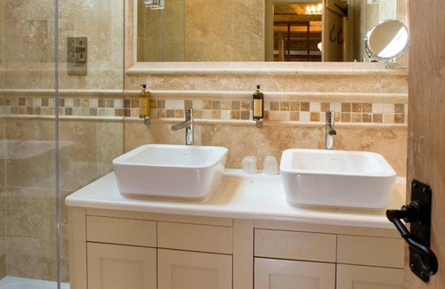Bury St Edmunds Hotel | Discover The Fox Inn: 4-Star Comfort with Breakfast Included