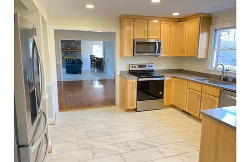 Ruckersville House | Inviting Franklin Estate Suite B with Pool and Spa