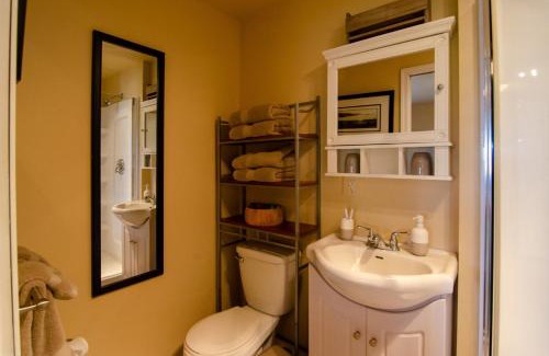 Deroche Bed & Breakfast | Explore The Fraser River's Edge B&B Lodge - 4-Star Retreat