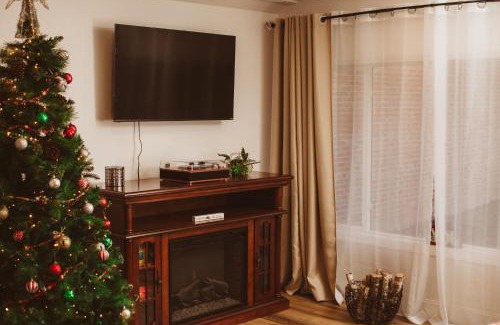 Newaygo House | Top-Rated Pet-Friendly Getaway at The Free Spirit Retreat