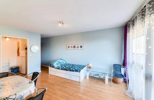 Trouville-sur-Mer Apartment | Inviting Fregate Apartment with Spa & Breakfast for 4