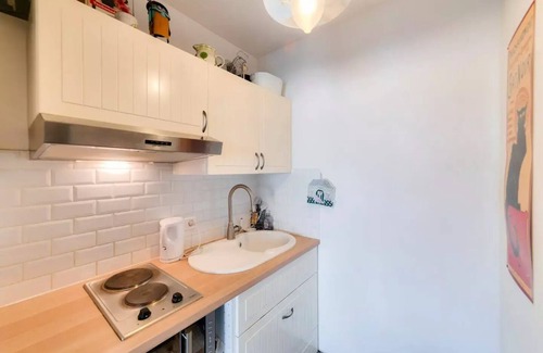 Trouville-sur-Mer Apartment | Inviting Fregate Apartment with Spa & Breakfast for 4