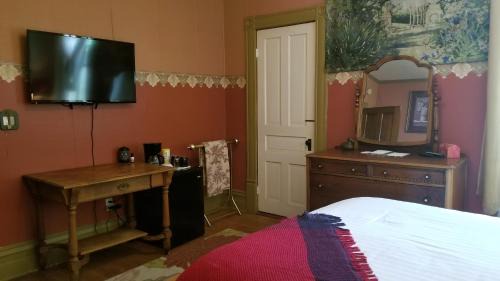 Ludington Bed & Breakfast | Experience Comfort at The Fresh Coast Inn in Ludington