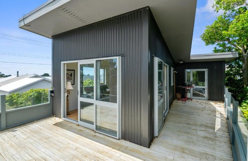 Fitzroy House | Cozy Retreat at The Fritz - New Plymouth Holiday Home