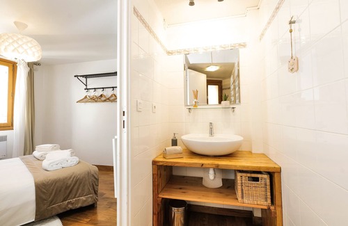 Saint-Jeannet Bed & Breakfast | Relax at The Frogs House with Spa & Family-Friendly Fun
